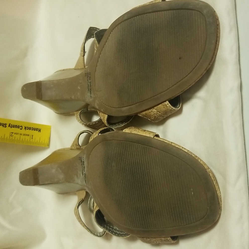 Shoes - Picture 2 of 3